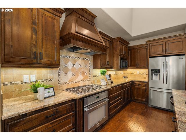 15677 FIELDSTONE Dr, Lake Oswego, OR 97035