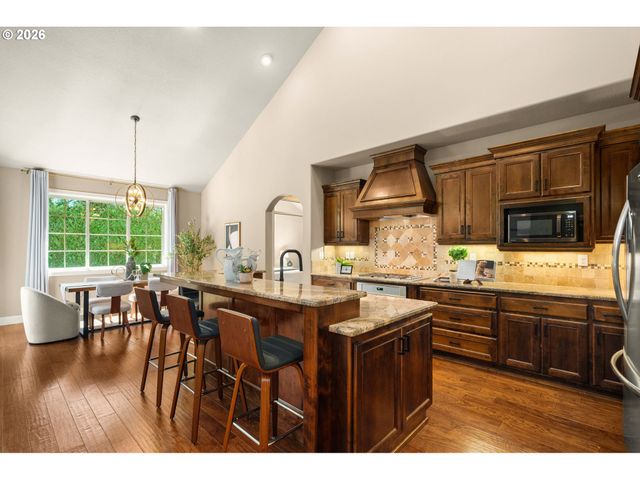 15677 FIELDSTONE Dr, Lake Oswego, OR 97035