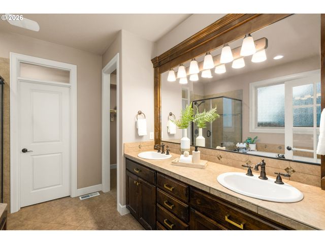 15677 FIELDSTONE Dr, Lake Oswego, OR 97035