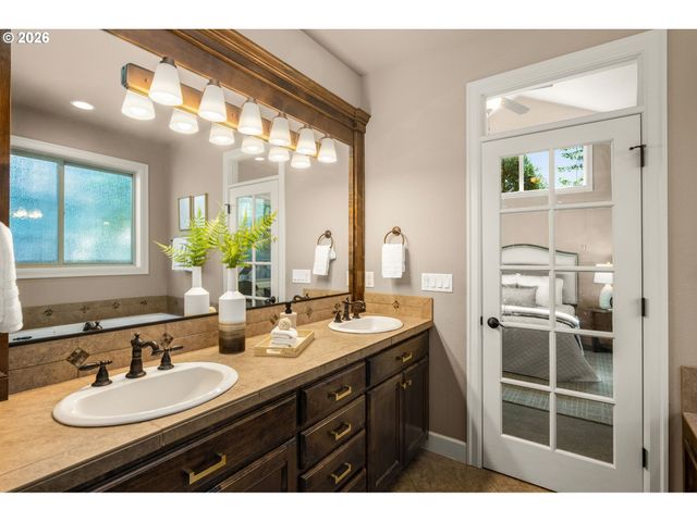 15677 FIELDSTONE Dr, Lake Oswego, OR 97035