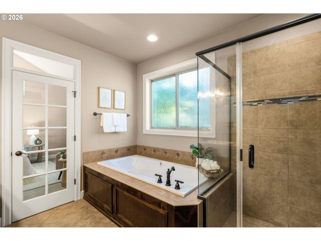 15677 FIELDSTONE Dr, Lake Oswego, OR 97035