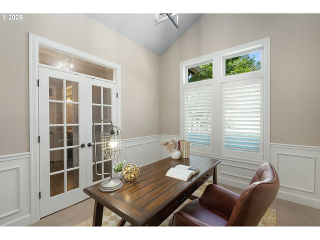 15677 FIELDSTONE Dr, Lake Oswego, OR 97035