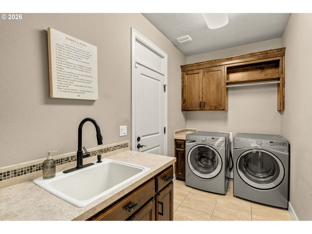 15677 FIELDSTONE Dr, Lake Oswego, OR 97035