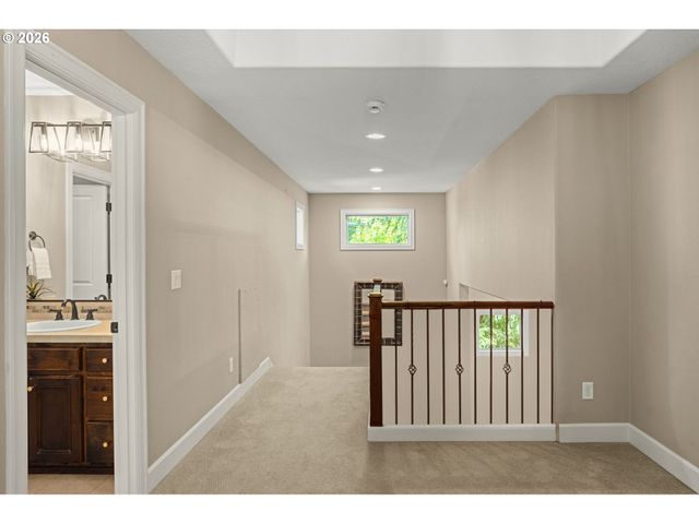 15677 FIELDSTONE Dr, Lake Oswego, OR 97035
