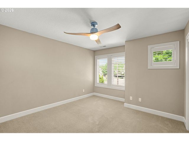 15677 FIELDSTONE Dr, Lake Oswego, OR 97035