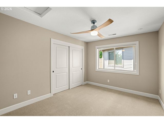 15677 FIELDSTONE Dr, Lake Oswego, OR 97035