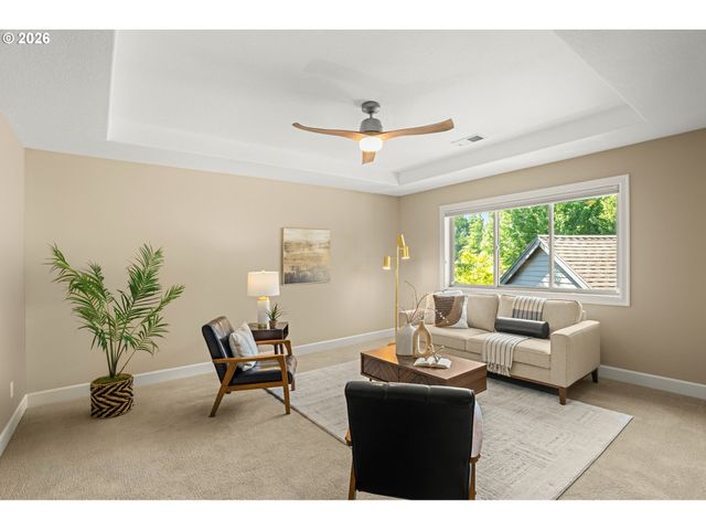 15677 FIELDSTONE Dr, Lake Oswego, OR 97035