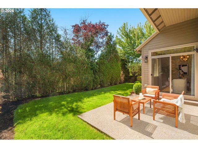 15677 FIELDSTONE Dr, Lake Oswego, OR 97035