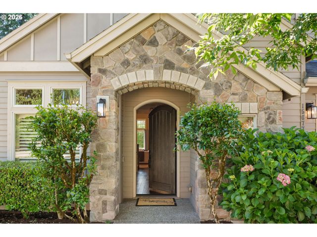 15677 FIELDSTONE Dr, Lake Oswego, OR 97035