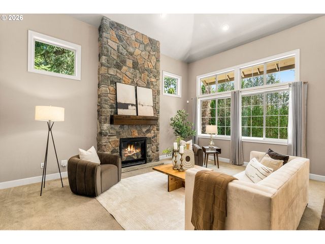 15677 FIELDSTONE Dr, Lake Oswego, OR 97035