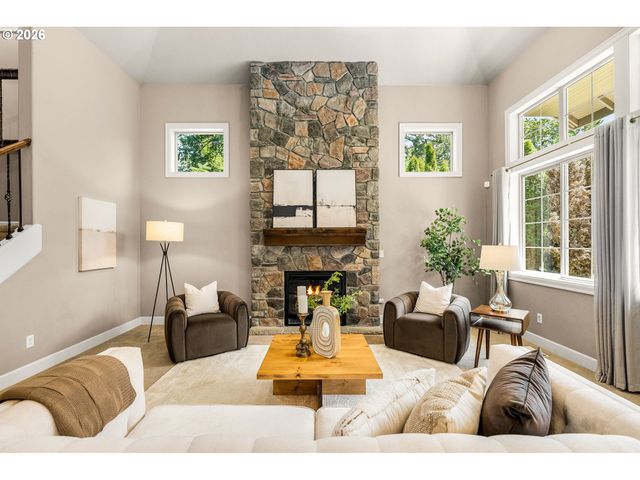 15677 FIELDSTONE Dr, Lake Oswego, OR 97035