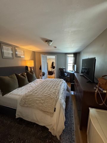 254 W 3rd St 1, Boston, MA 02127