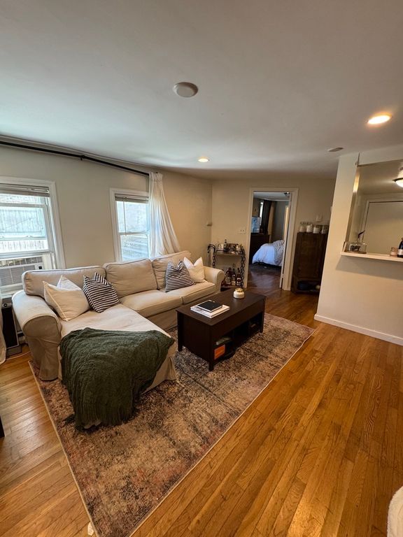 254 W 3rd St 1, Boston, MA 02127