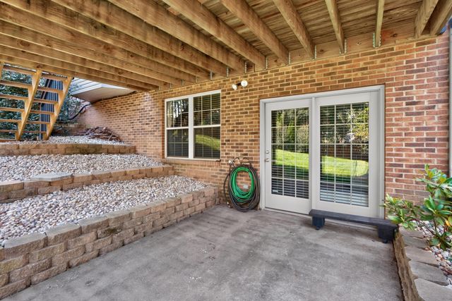 2213 Wilmington Lane, Lexington, KY 40513