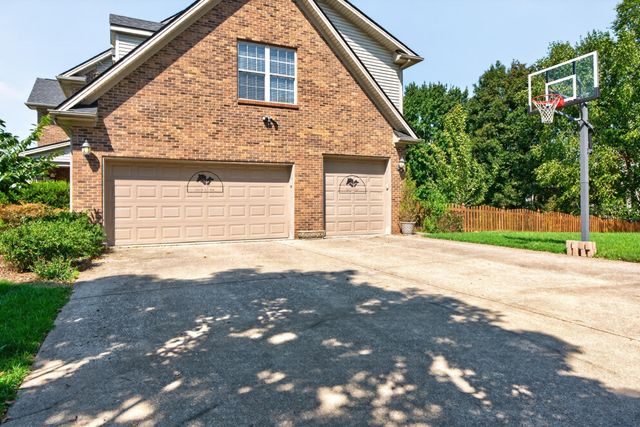 2213 Wilmington Lane, Lexington, KY 40513