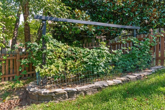 2213 Wilmington Lane, Lexington, KY 40513