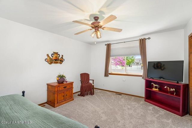 8297 N Ainsworth Dr, Hayden, ID 83835