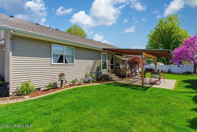 8297 N Ainsworth Dr, Hayden, ID 83835