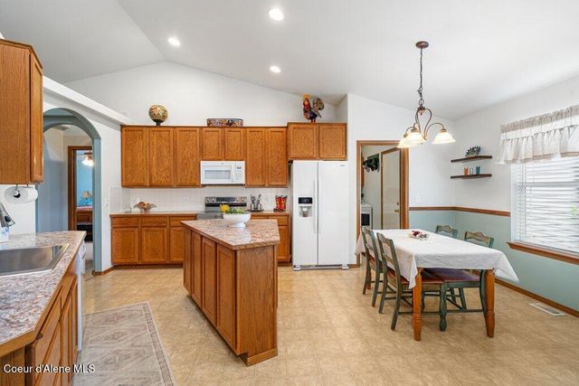 8297 N Ainsworth Dr, Hayden, ID 83835