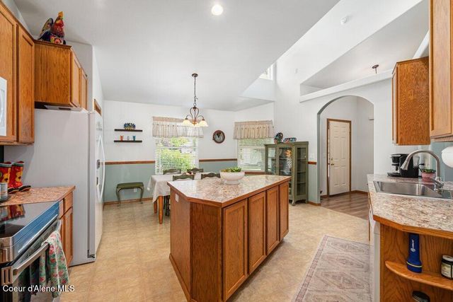 8297 N Ainsworth Dr, Hayden, ID 83835