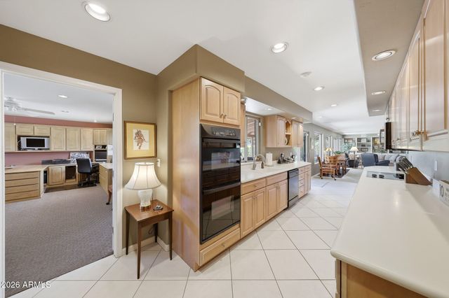 5525 E LINCOLN Drive 105, Paradise Valley, AZ 85253
