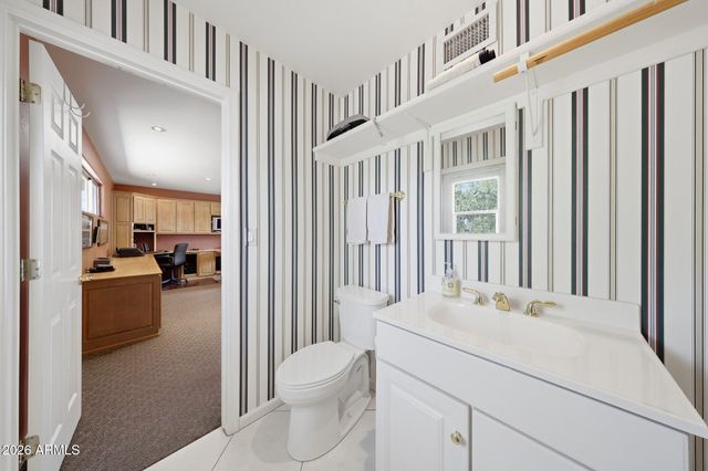 5525 E LINCOLN Drive 105, Paradise Valley, AZ 85253