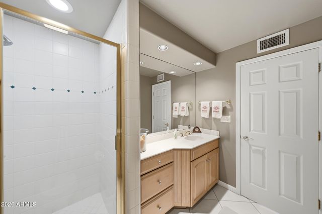 5525 E LINCOLN Drive 105, Paradise Valley, AZ 85253