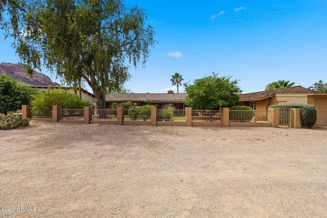 5525 E LINCOLN Drive 105, Paradise Valley, AZ 85253