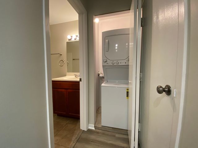 1300 McDowell Road 102, Naperville, IL 60563