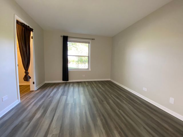1300 McDowell Road 102, Naperville, IL 60563