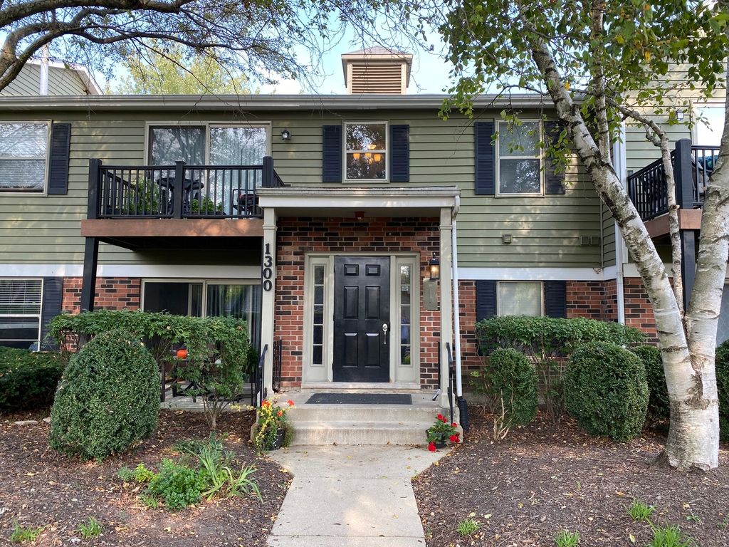 1300 McDowell Road 102, Naperville, IL 60563
