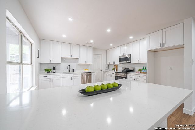 8160 Maple Meadow, Converse, TX 78109