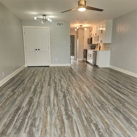 91 Runaway Bay Drive 232, Runaway Bay, TX 76426