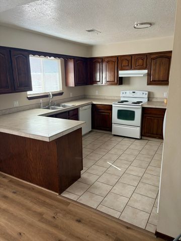 1541 36th Circle SE, Rio Rancho, NM 87124