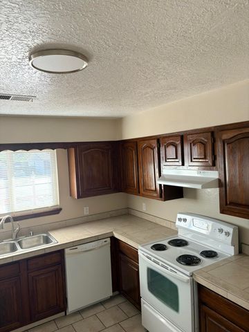 1541 36th Circle SE, Rio Rancho, NM 87124