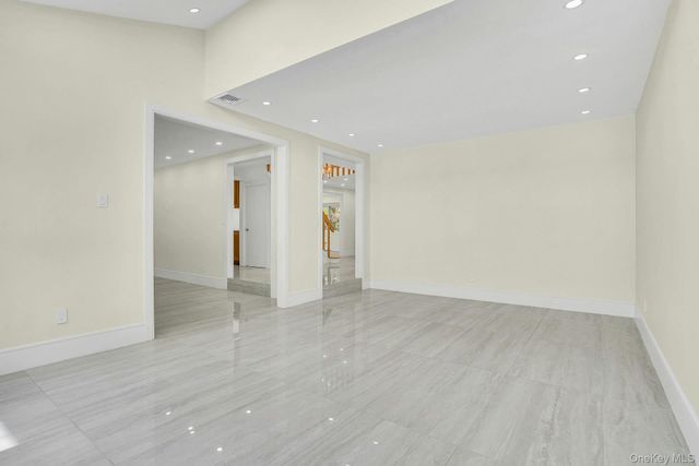 7 McCulloch Drive, Dix Hills, NY 11746