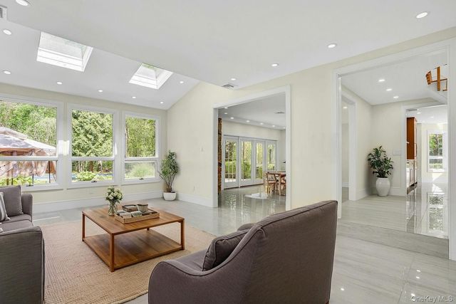 7 McCulloch Drive, Dix Hills, NY 11746