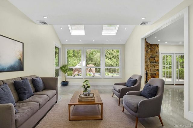 7 McCulloch Drive, Dix Hills, NY 11746