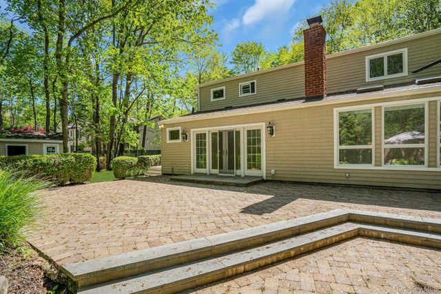 7 McCulloch Drive, Dix Hills, NY 11746