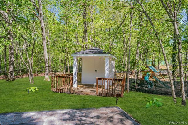 7 McCulloch Drive, Dix Hills, NY 11746