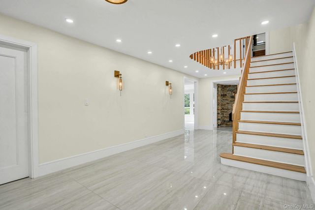 7 McCulloch Drive, Dix Hills, NY 11746