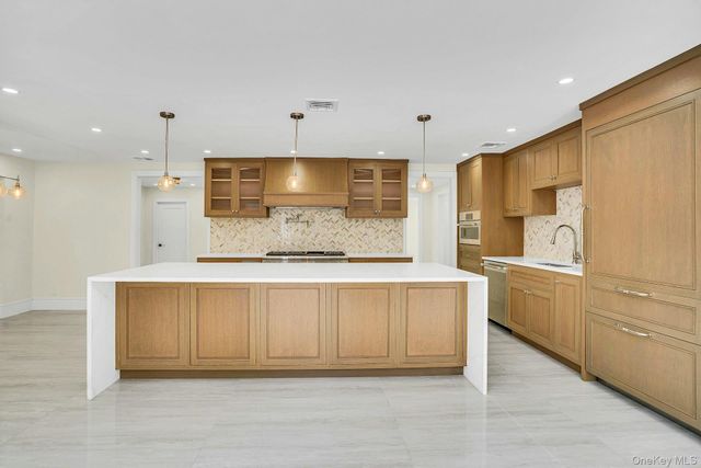 7 McCulloch Drive, Dix Hills, NY 11746