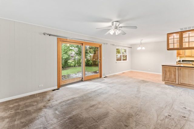57 Kenilworth Avenue, Elk Grove Village, IL 60007