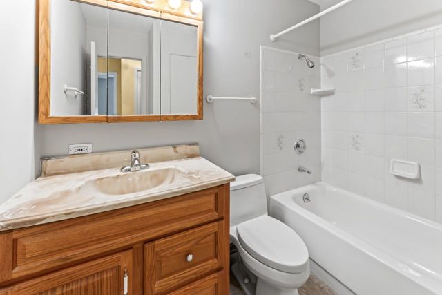 57 Kenilworth Avenue, Elk Grove Village, IL 60007