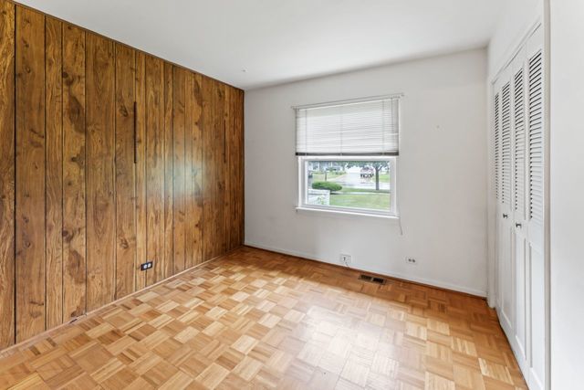 57 Kenilworth Avenue, Elk Grove Village, IL 60007