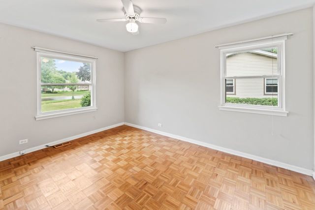 57 Kenilworth Avenue, Elk Grove Village, IL 60007