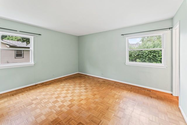 57 Kenilworth Avenue, Elk Grove Village, IL 60007