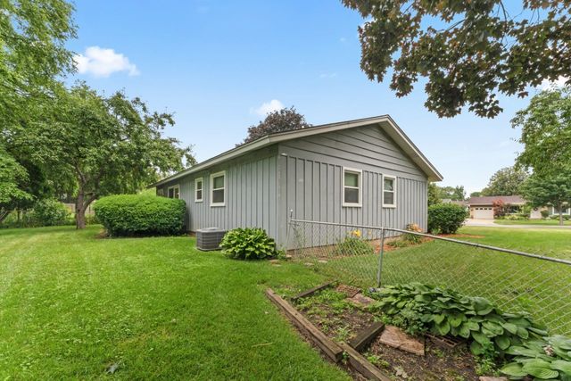 57 Kenilworth Avenue, Elk Grove Village, IL 60007