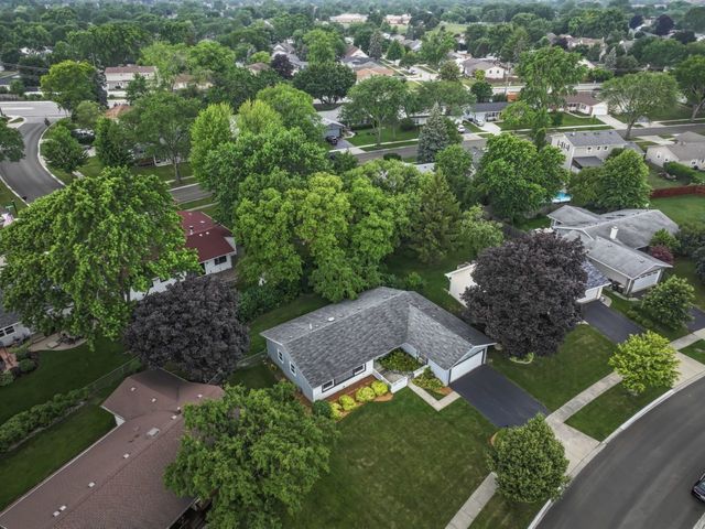 57 Kenilworth Avenue, Elk Grove Village, IL 60007