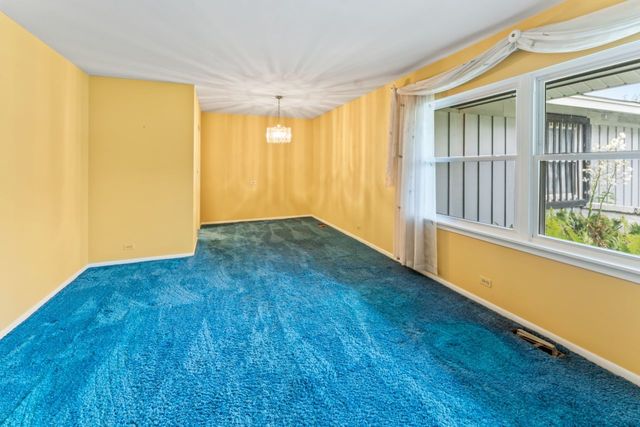 57 Kenilworth Avenue, Elk Grove Village, IL 60007